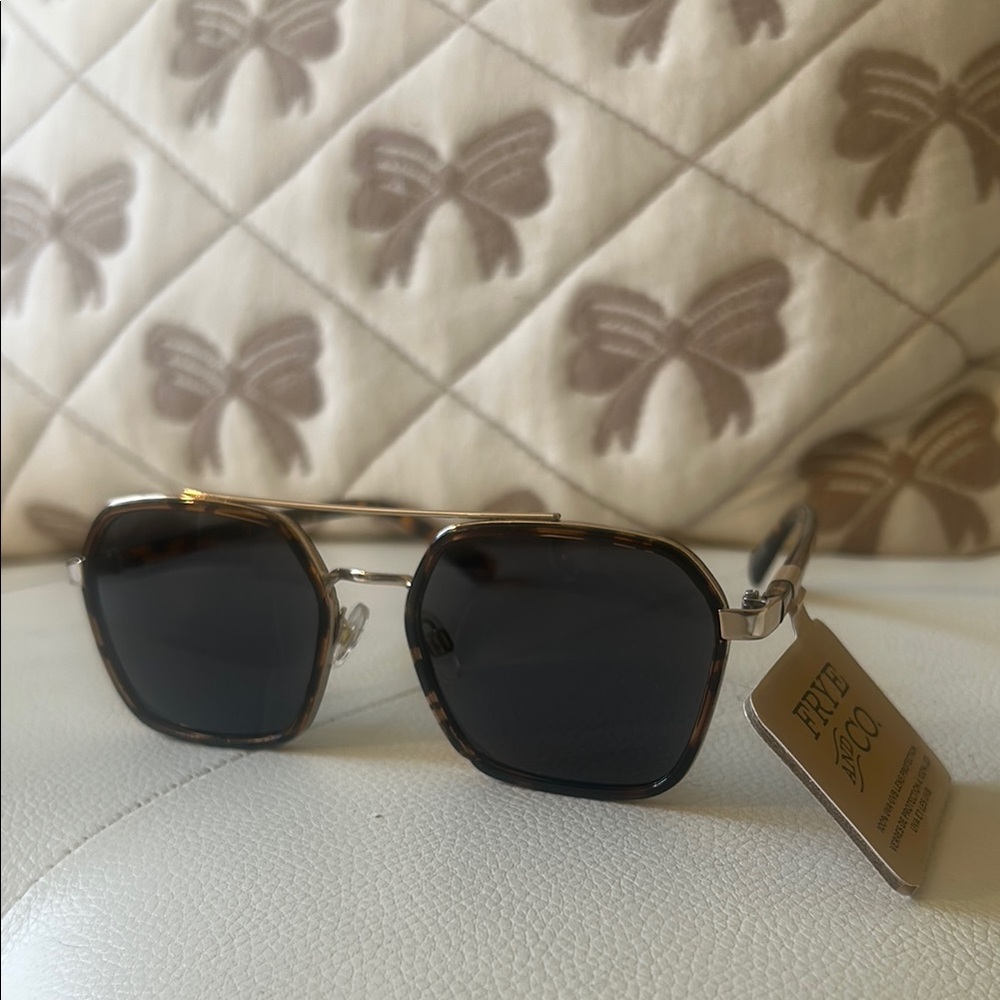 FRYE AND CO. Tortoise Shell Sunglasses